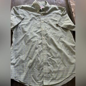 BROOKS BROTHERS men’s short sleeve button down shirt. SZ L